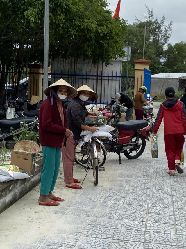 Hướng về miền Trung thân yêu - trao quà tại Giang Hải, Phú Lộc, TT Huế (21/10/2022)